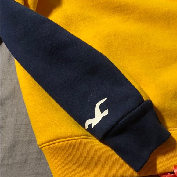 Hollister hoodie size xs , not true to size ! - Picture 6 of 7